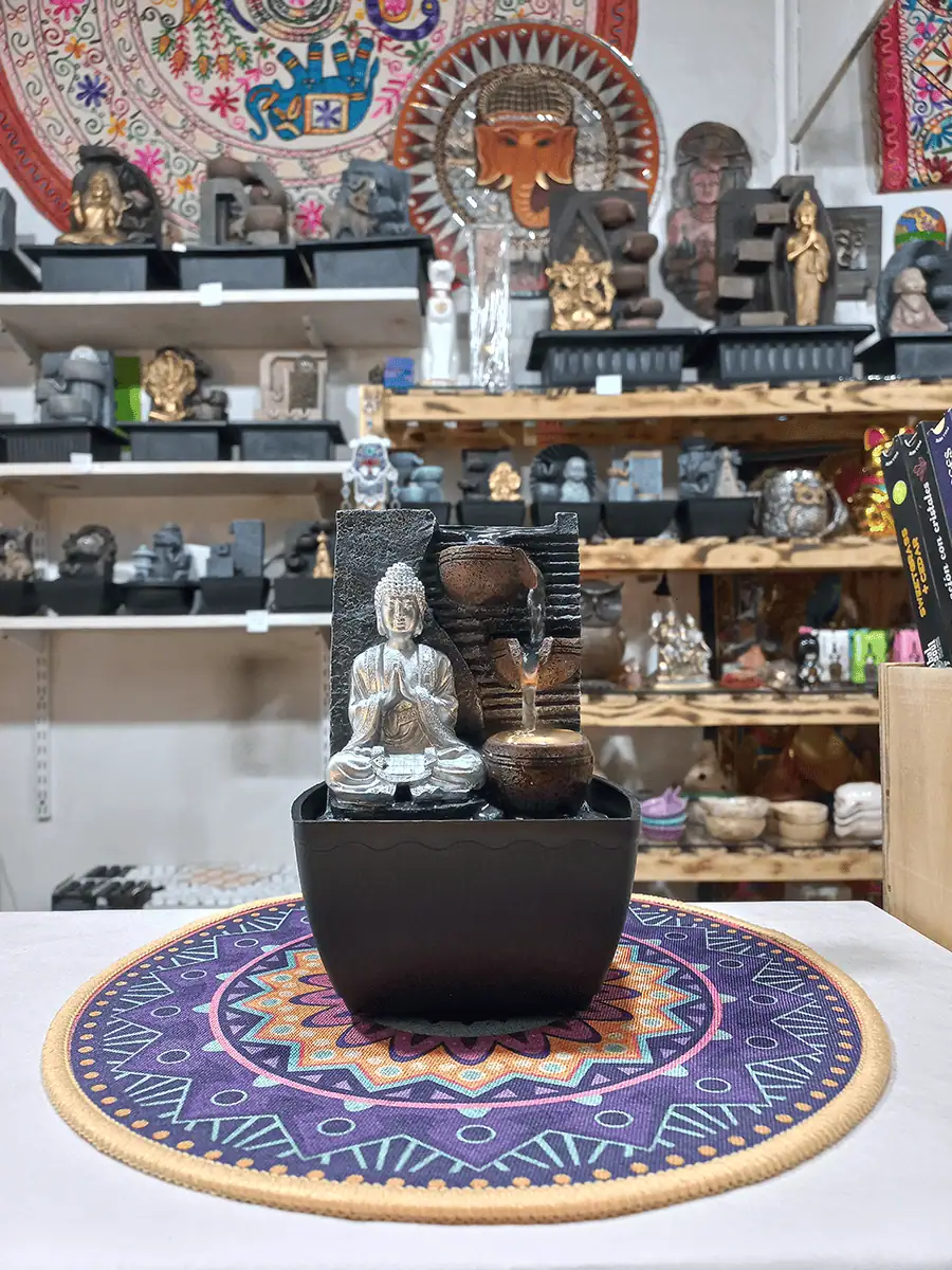 Fuente de agua chica con Buda