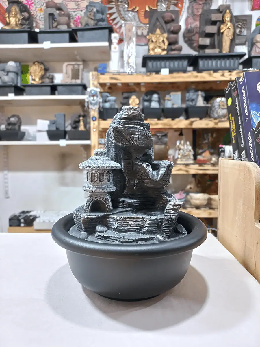 Fuente de agua chica con Faro