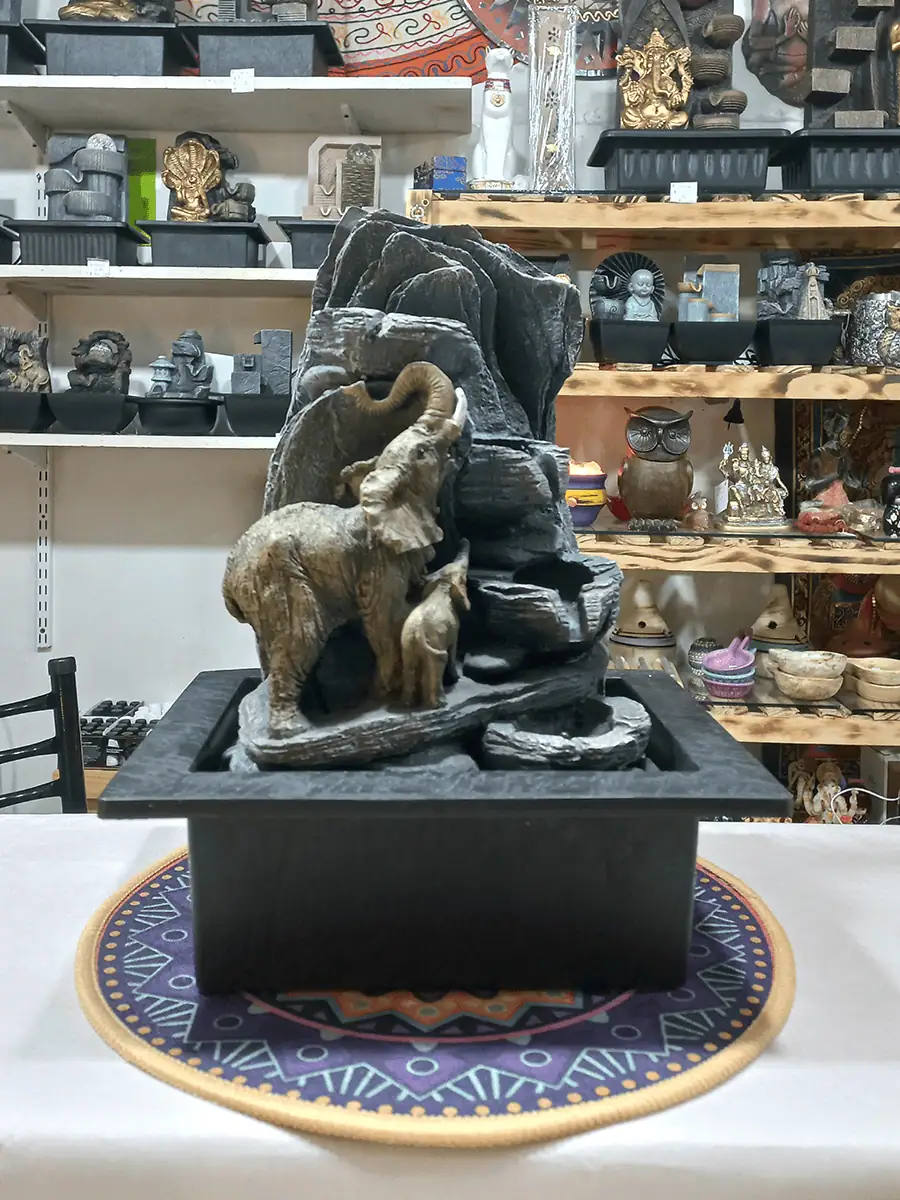 Fuente de agua Intermedia con Elefantes