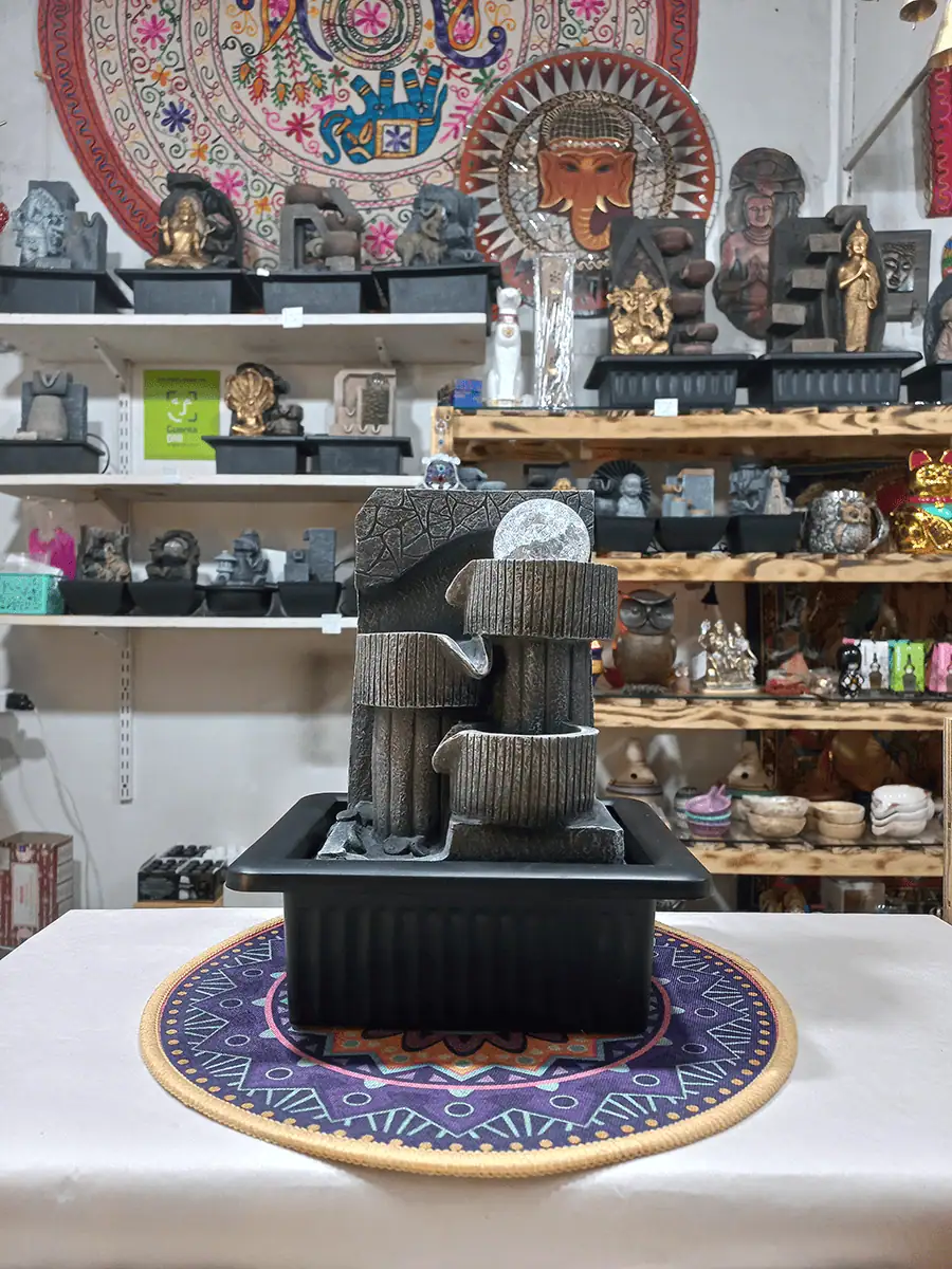 Fuente de agua mediana con Esfera