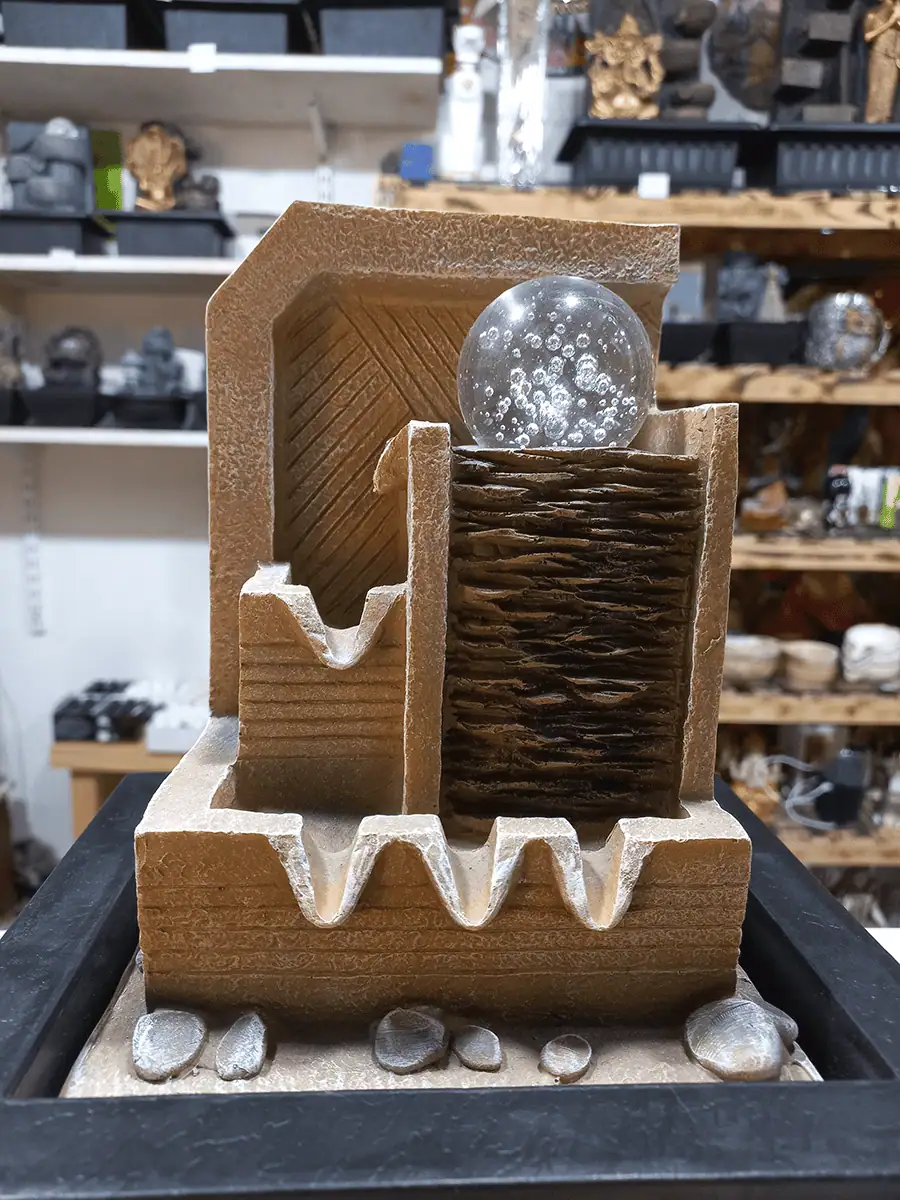 Fuente de agua mediana con esfera y luz multicolor diseño moderno