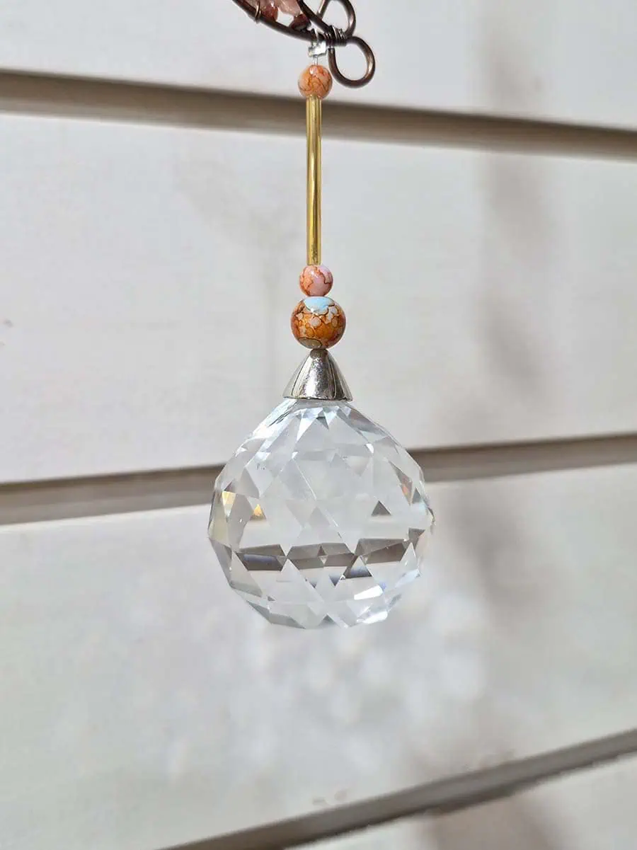 Atrapasol de luna con piedras de los 7 chakras y esfera facetada de cristal