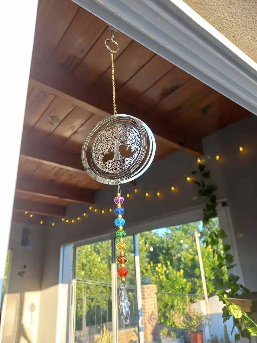 Atrapasol de acero inoxidable con símbolo del árbol de la vida y cristal facetado
