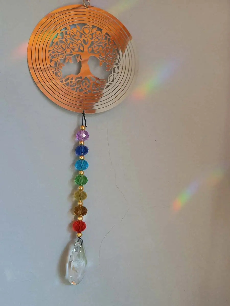 Atrapasol de acero inoxidable con símbolo del árbol de la vida y cristal facetado