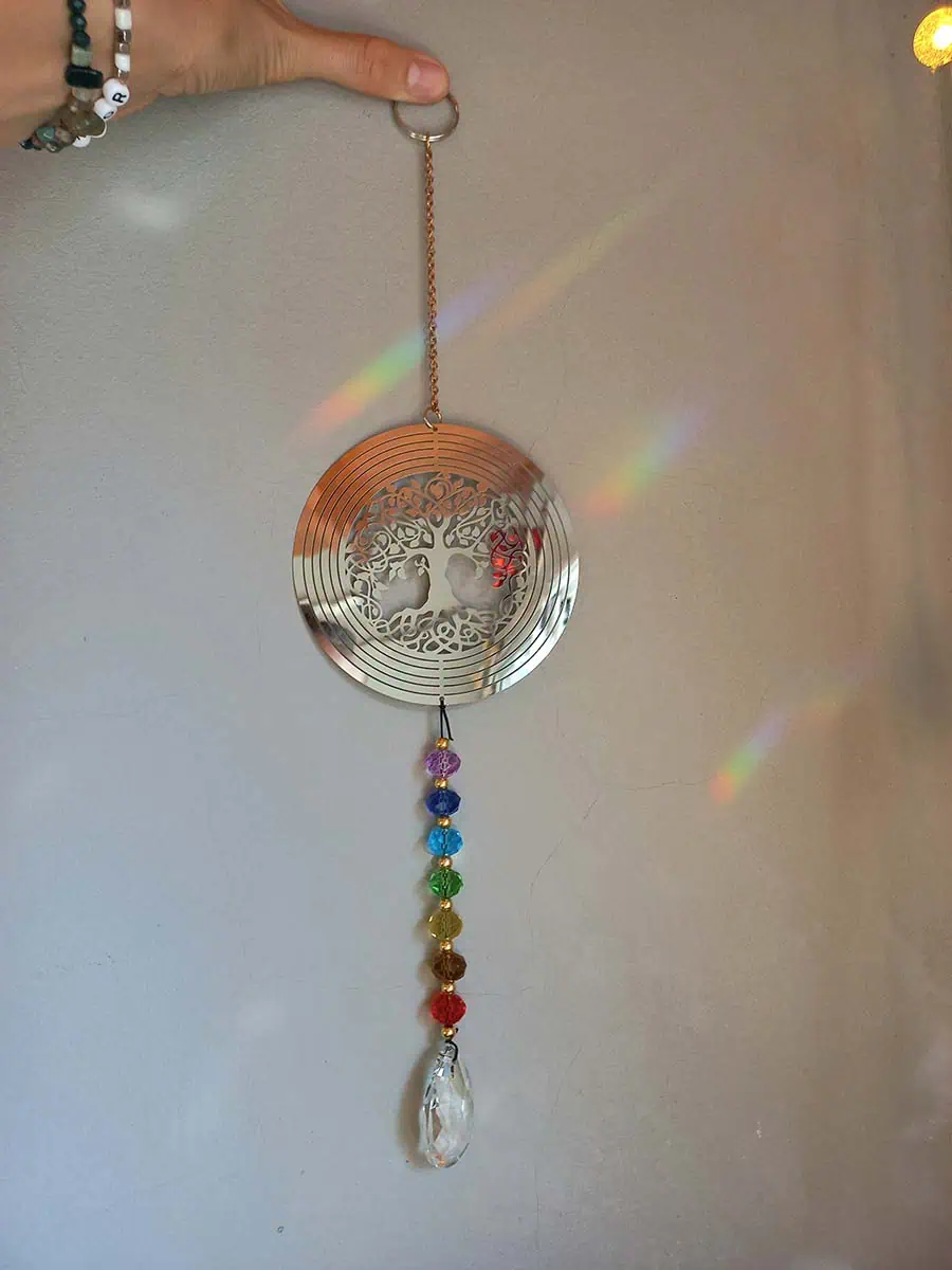 Atrapasol de acero inoxidable con símbolo del árbol de la vida y cristal facetado