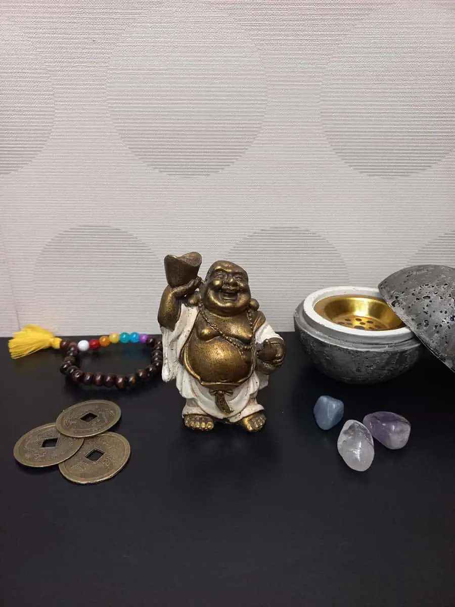 Budai de la Abundancia con lingote en Blanco