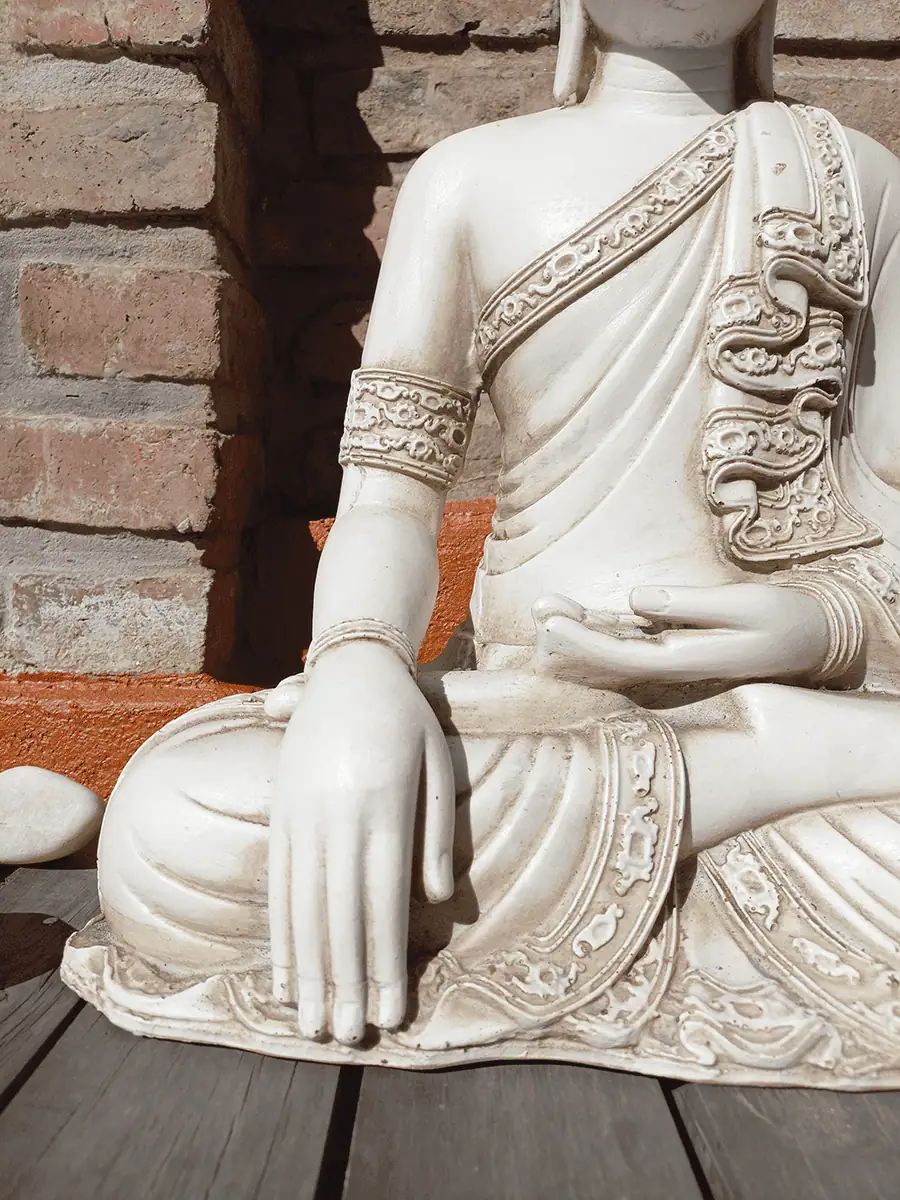 Buda de resina para exterior mediano de Conexión con la Tierra decorando jardín