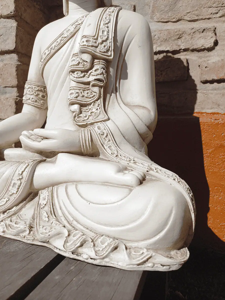 Buda de resina para exterior mediano de Conexión con la Tierra decorando jardín