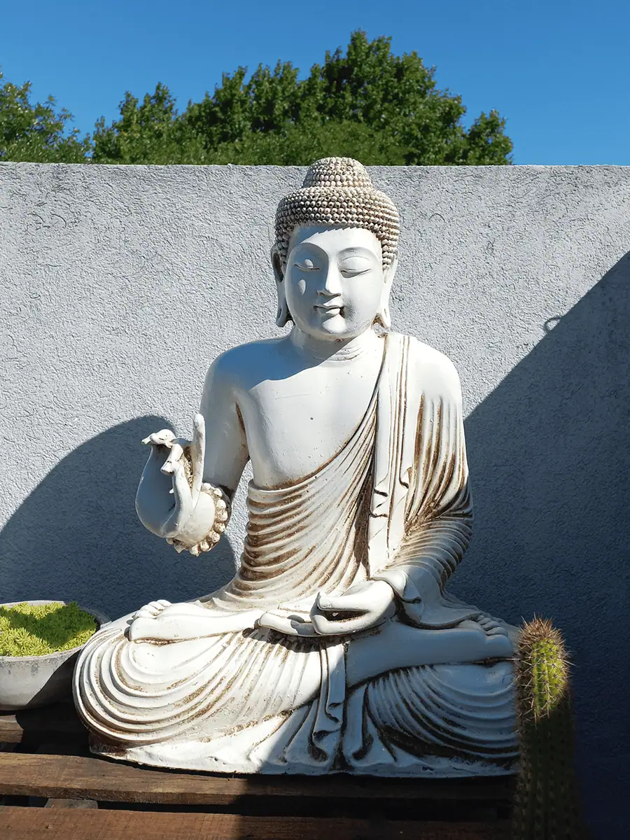 Buda de resina para exterior grande de Sabiduría decorando jardín
