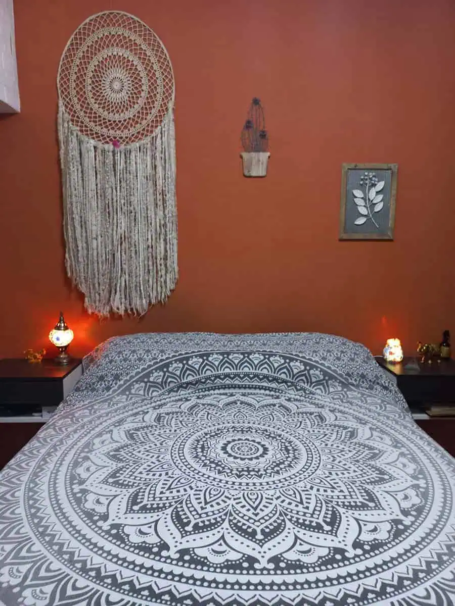 cubrecama hindu con Mandala Gris de dos plazas y media, zona sur