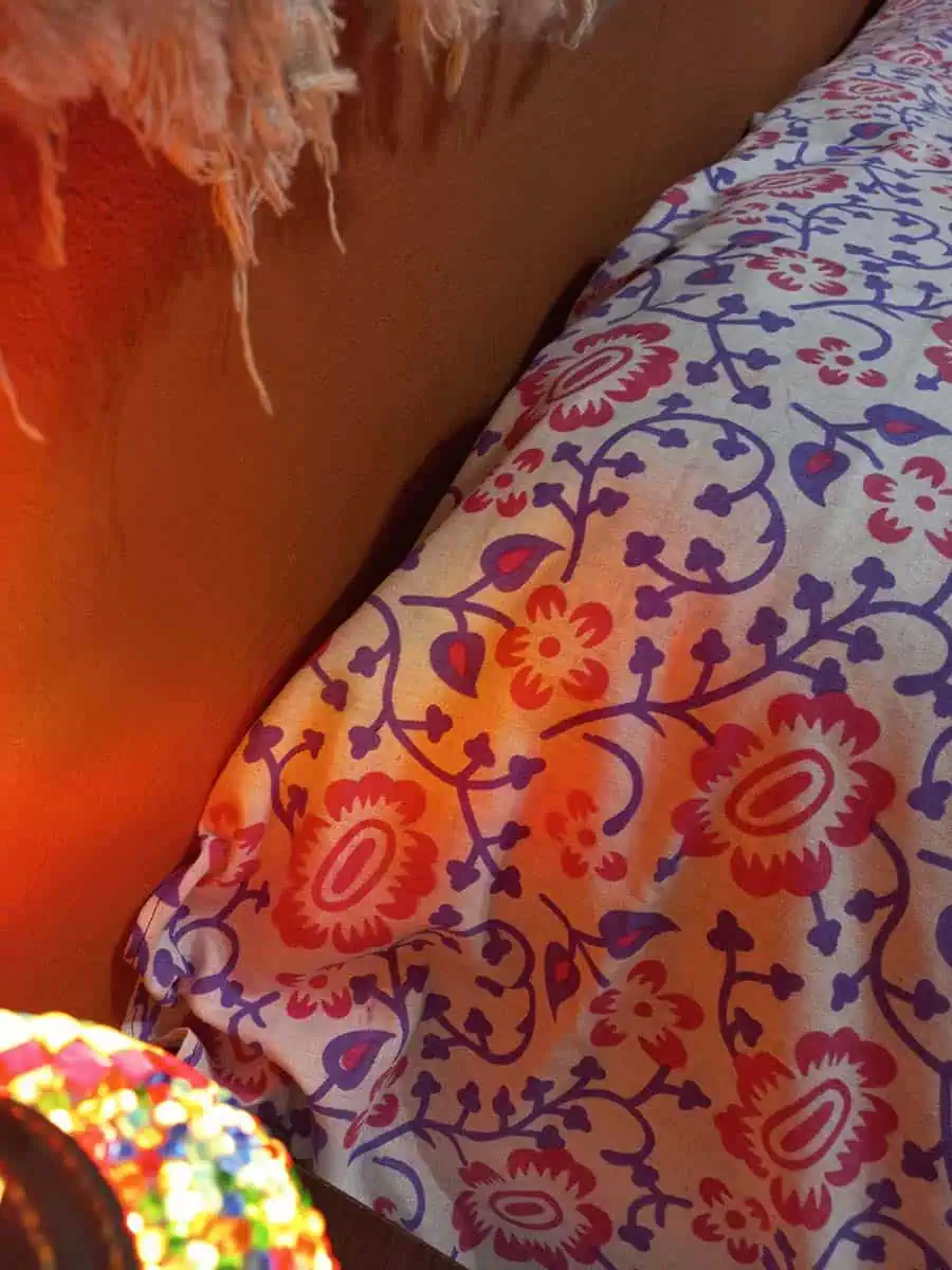 cubrecama hindu con Mandala Rosa de dos plazas y media, zona sur