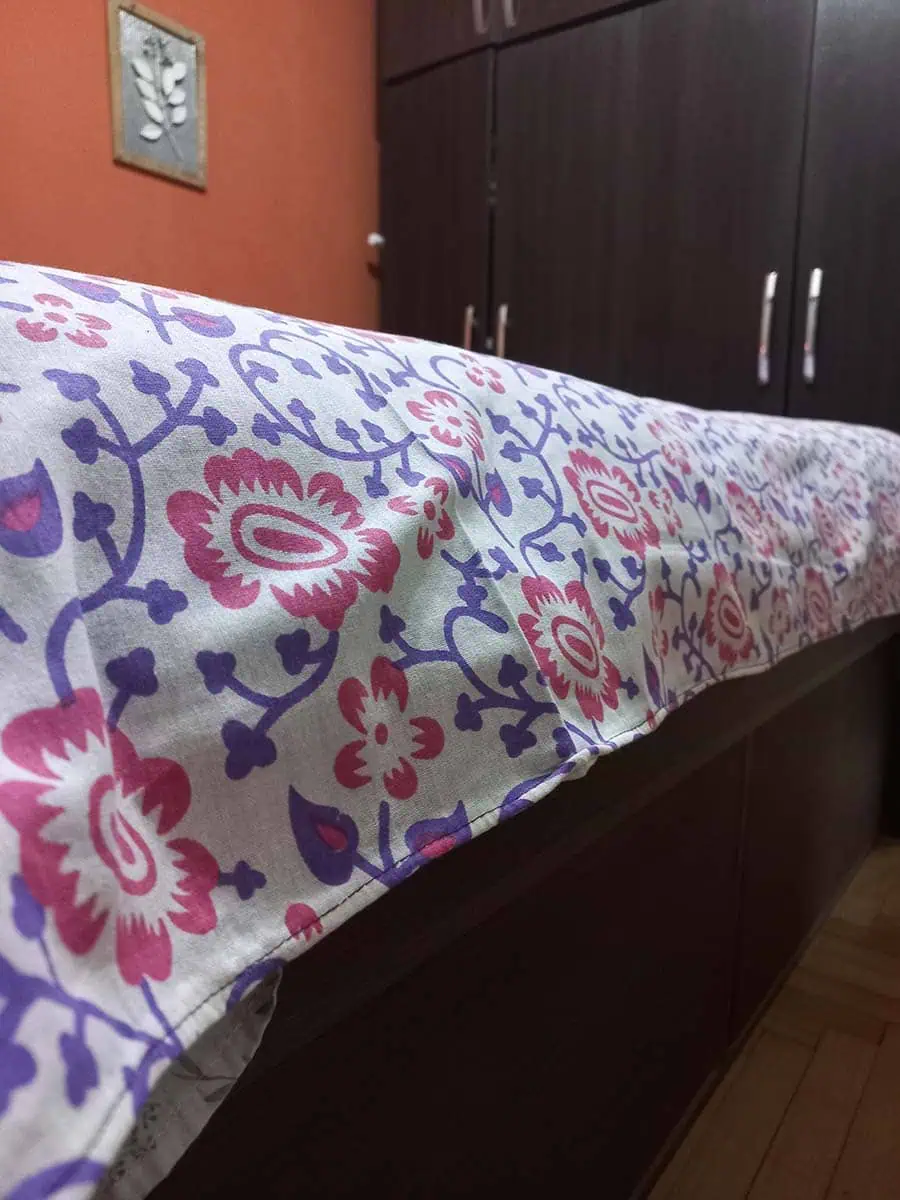 cubrecama hindu con Mandala Rosa de dos plazas y media, zona sur