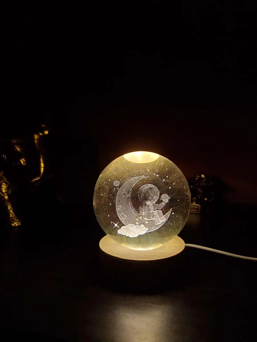 imagen de una esfera lampara de cristal 3D con Príncipe
