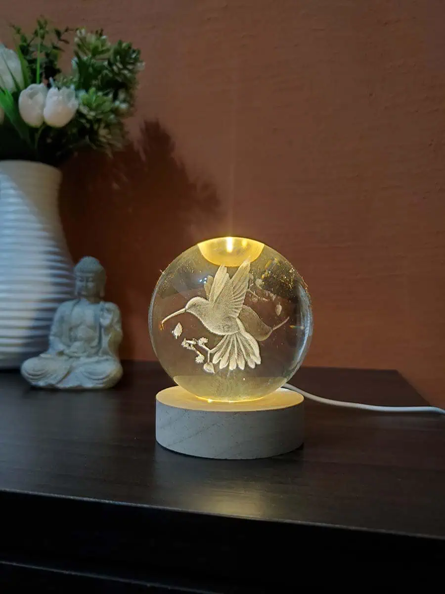 Lámpara esfera de cristal con diseño 3D de Colibrí con eschufe USB