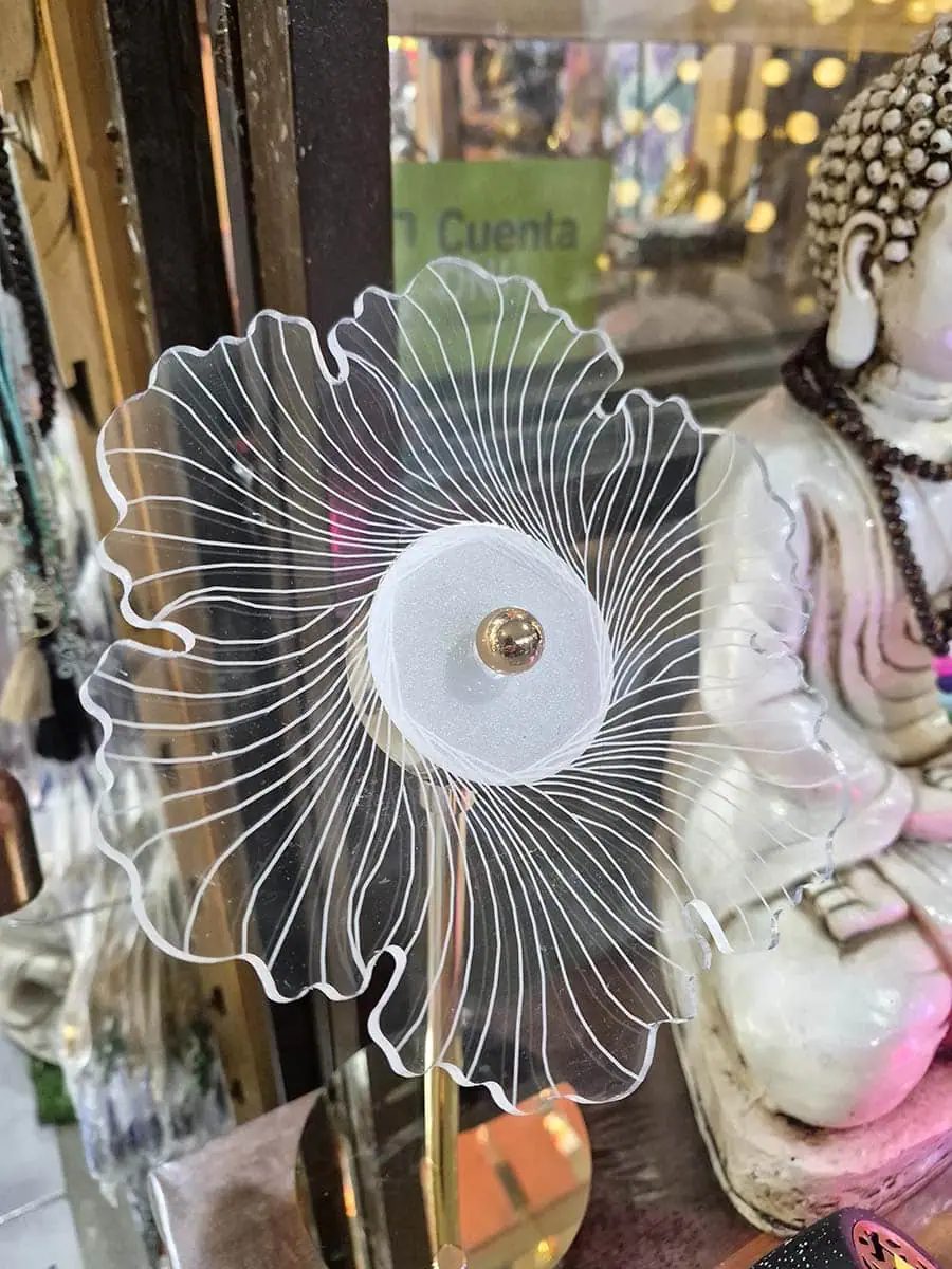 Lámpara de escritorio LED con diseño de flor transparente en acrílico y luz cálida