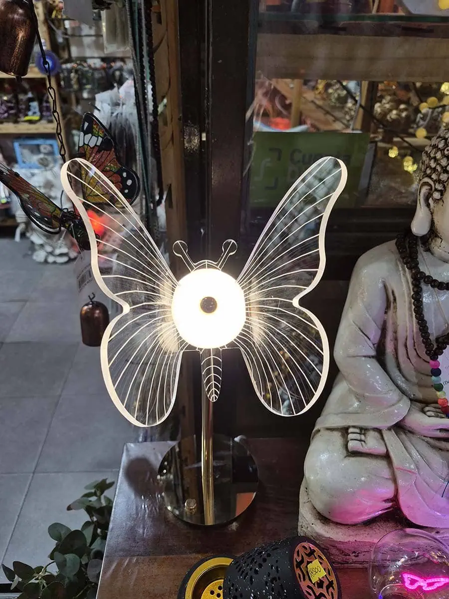 Lámpara LED con figura de mariposa en acrílico transparente