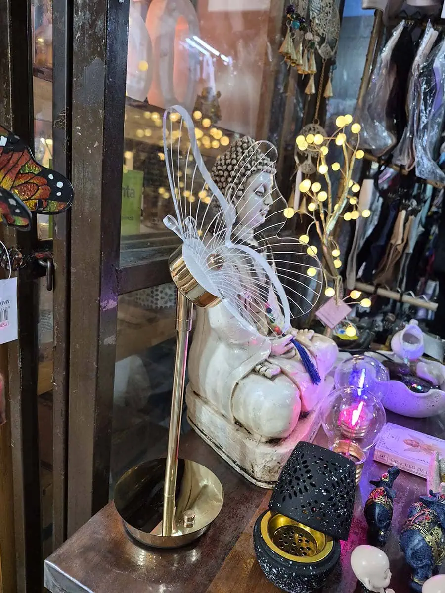 Lámpara LED con figura de mariposa en acrílico transparente