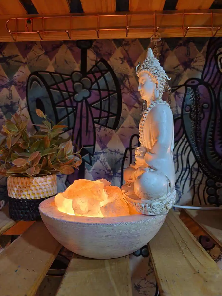 Lámpara de sal con figura de Buda Blanco pintada a mano para decoración espiritual