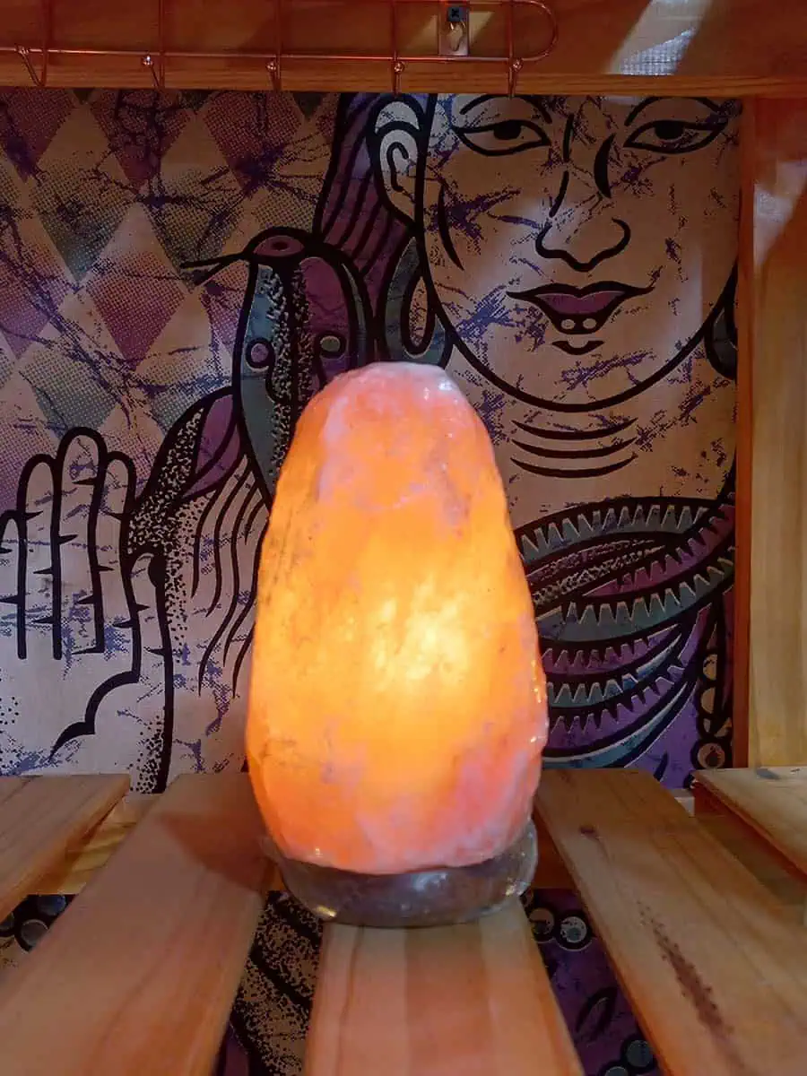 Lámpara de sal del Himalaya natural con base de madera artesanal en Banfield