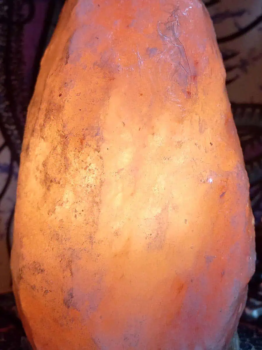 Lámpara de sal del Himalaya natural con base de madera artesanal en Banfield