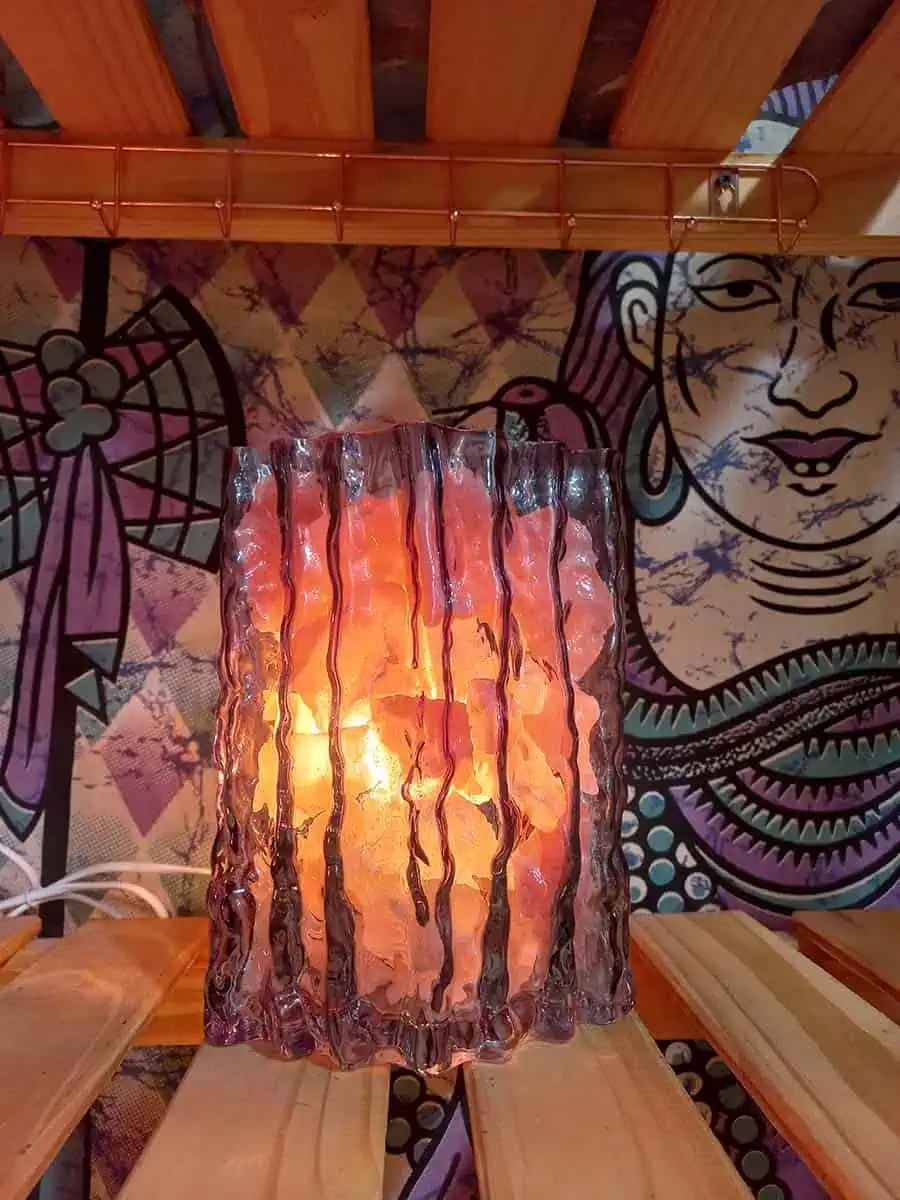 Lámpara de sal del Himalaya en cuenco de vidrio artesanal para decoración de interiores