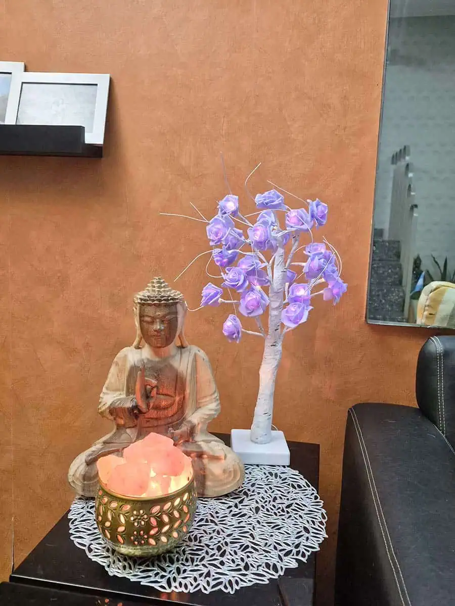 Lámpara USB de árbol flores violetas para mesa de luz o escritorio