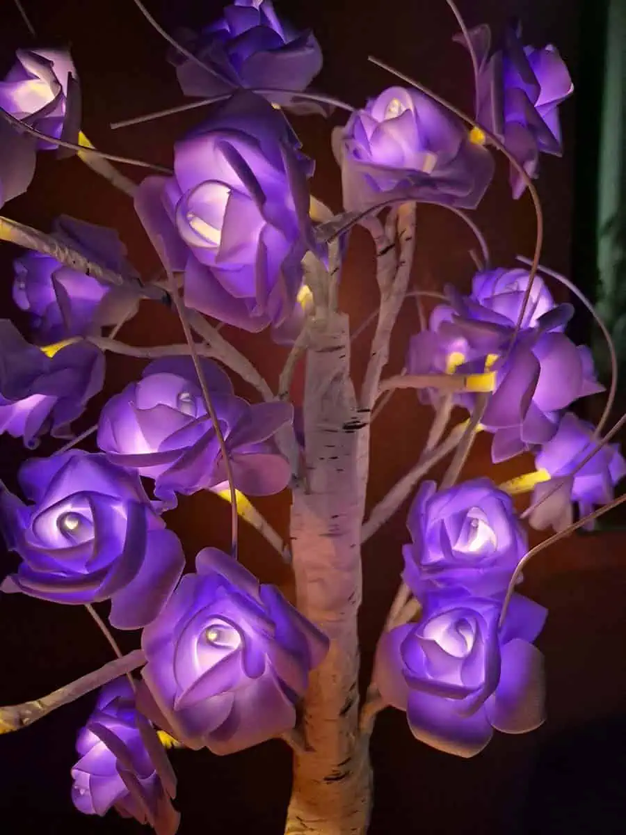 Lámpara USB de árbol flores violetas para mesa de luz o escritorio