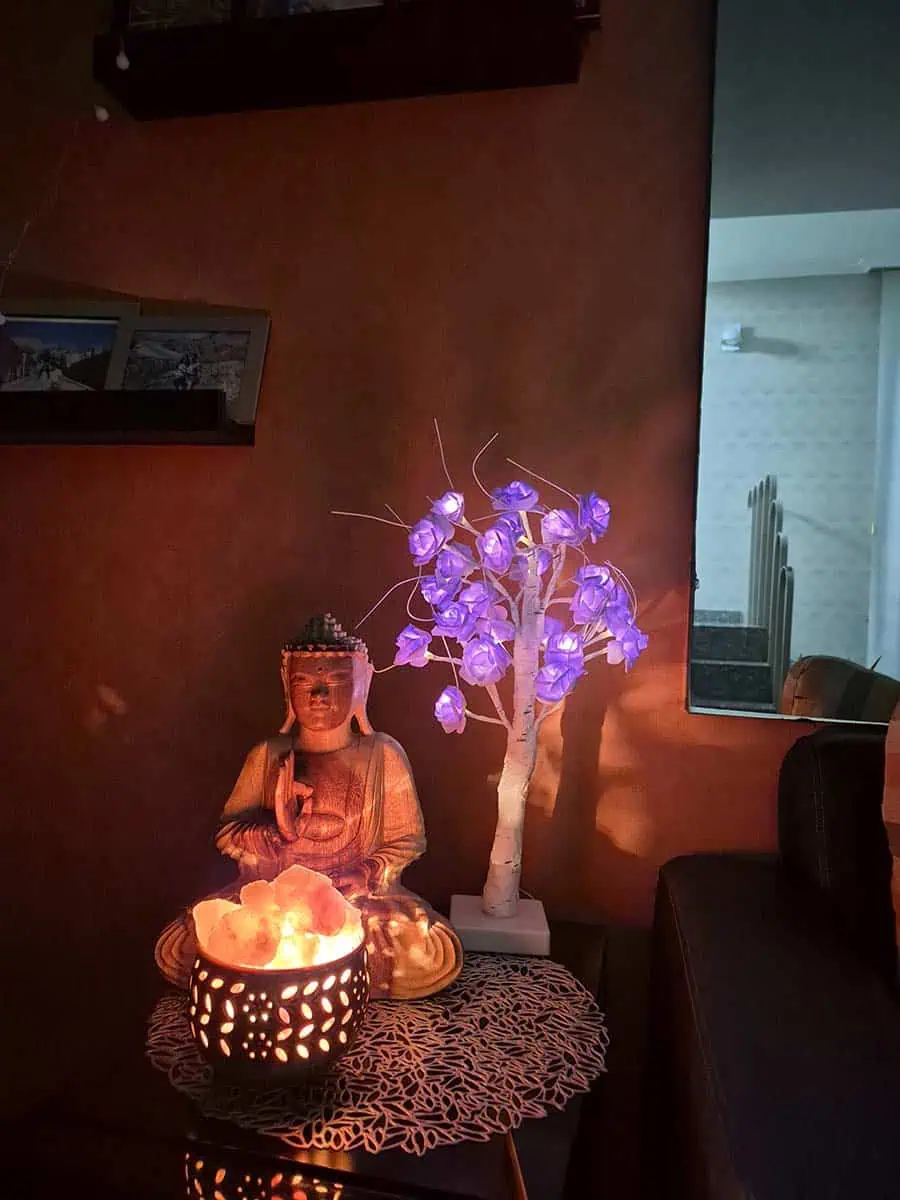 Lámpara USB de árbol flores violetas para mesa de luz o escritorio