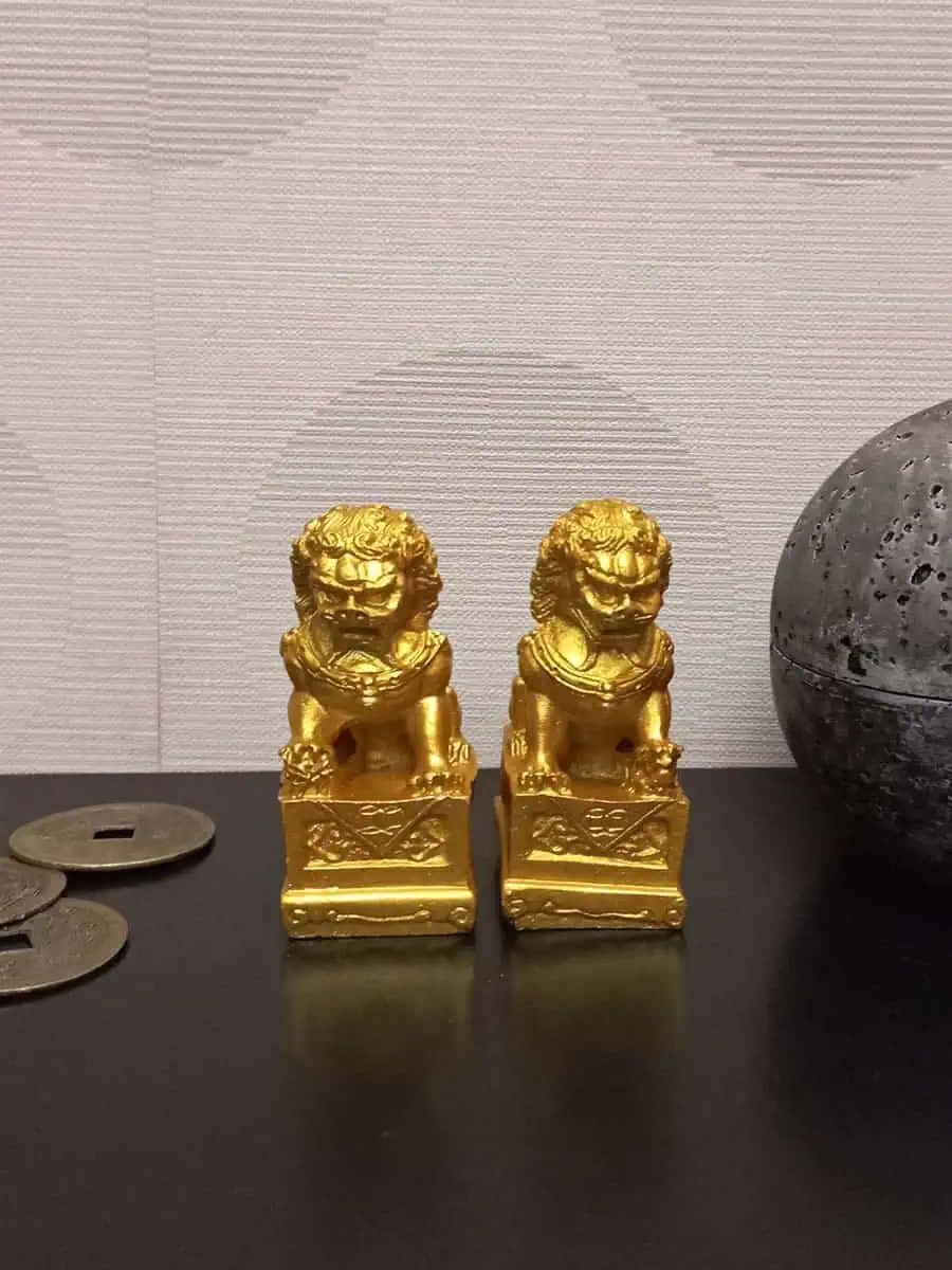 Pareja de Leones Fuu decorativa chicos color dorado intenso