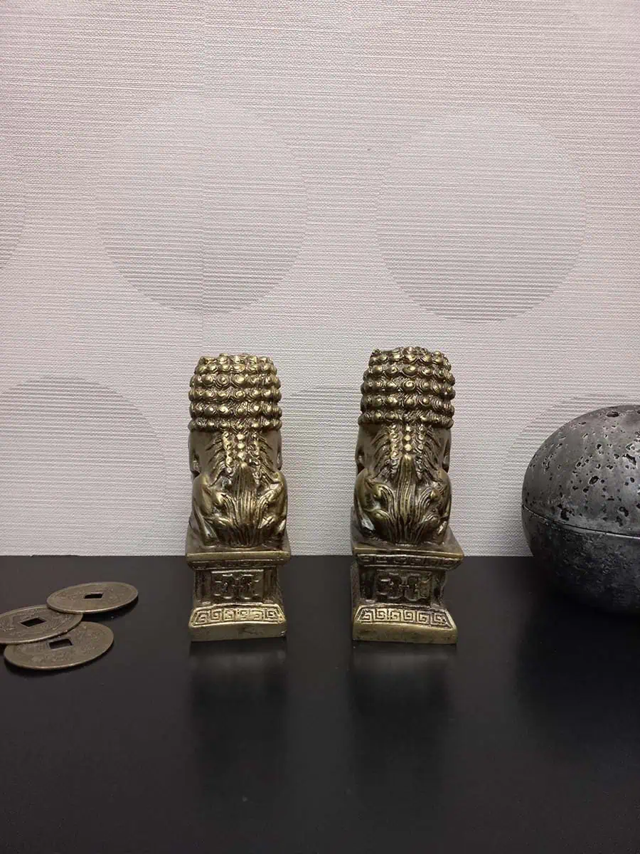 imagen de una pareja de leones fuu chica decorativa color dorado