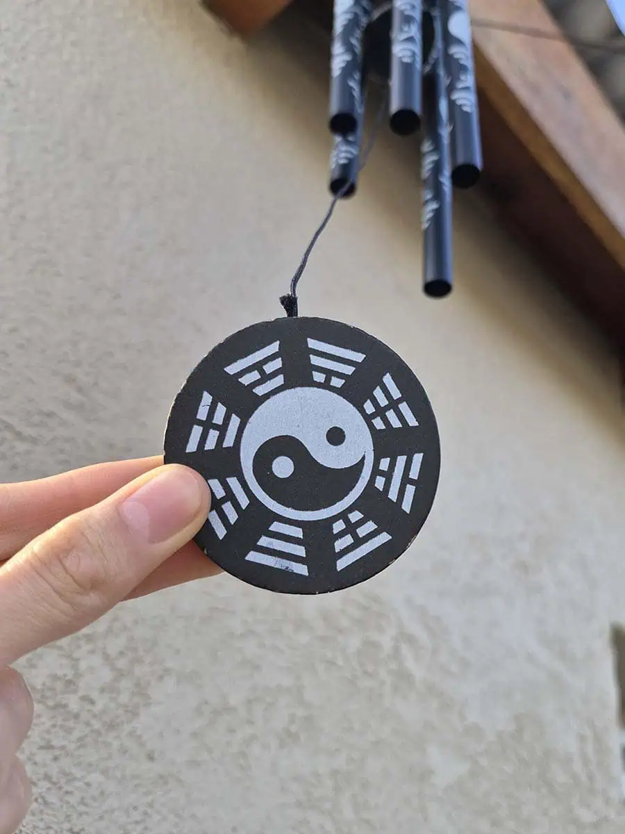 Llamador de ángeles negro con Ying Yang tamaño mediano