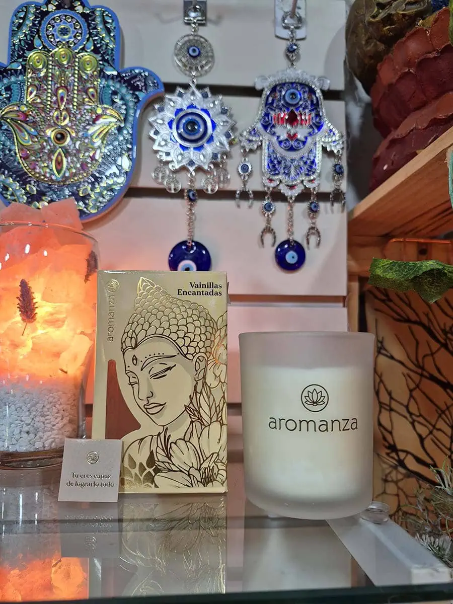 Vela aromática en vaso de vidrio Vainillas Encantadas Aromanza elaborada con cera vegetal