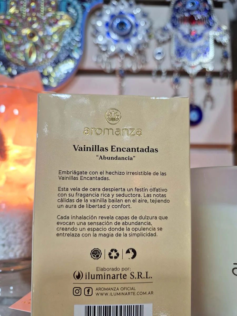 Vela aromática en vaso de vidrio Vainillas Encantadas Aromanza elaborada con cera vegetal